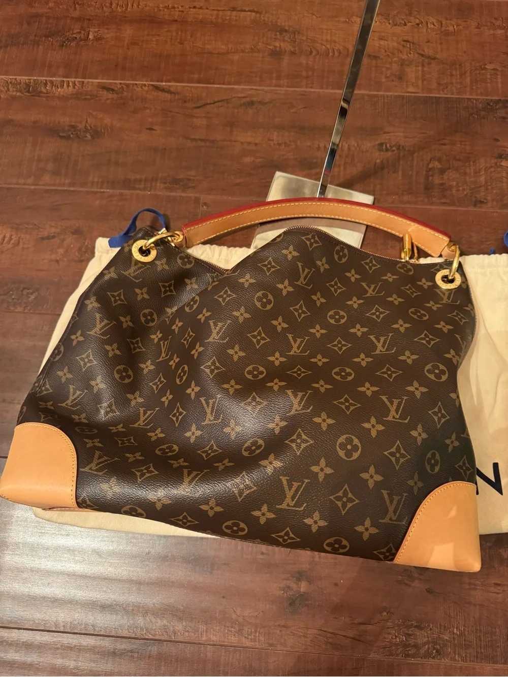 LOUIS VUITTONMonogram Canvas Berri MM Bag